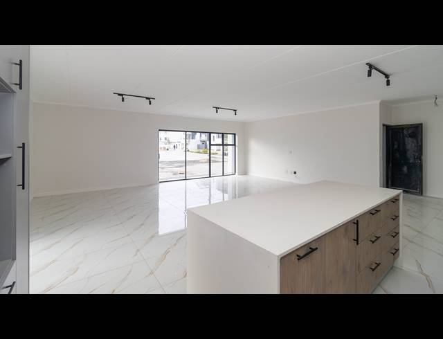 3 BEDROOM APARTMENT FOR SALE IN SANDOWN
